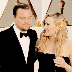 GIF - Kate Winslet Leonardo DiCaprio Arriving Red Carpet 3 OSCARS 2016