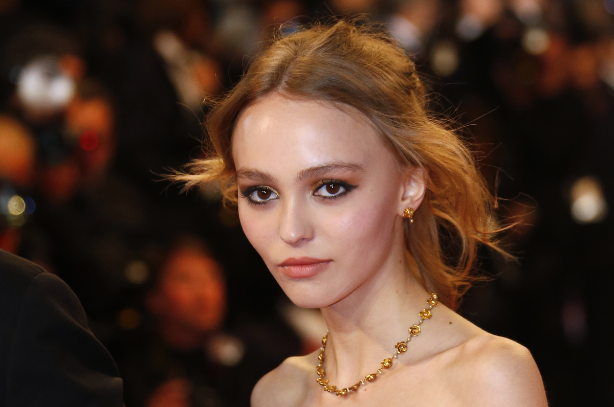 CANNES 2016 - DAY 3 LA DANSEUSE Marches Red Carpet Soko Lily-Rose Depp 6